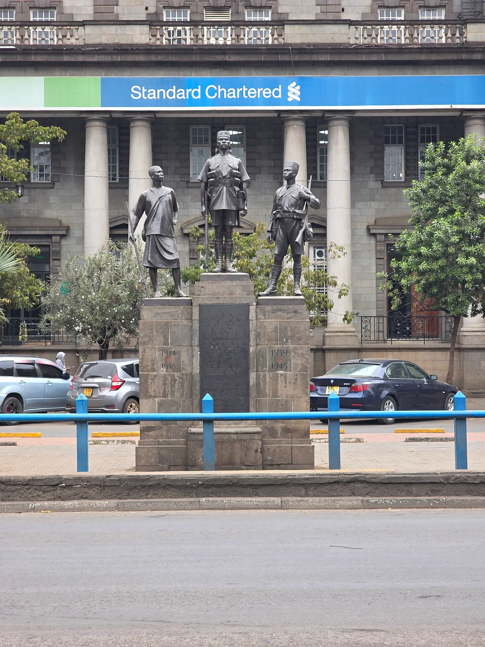 Askari Monument — photograph 2
