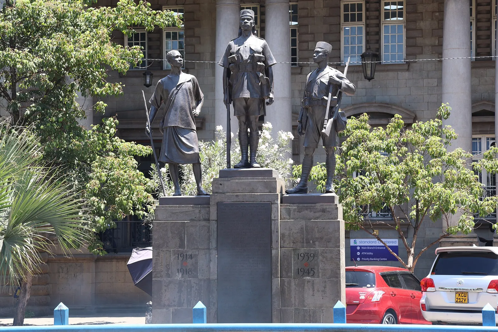 Askari Monument — photograph 4